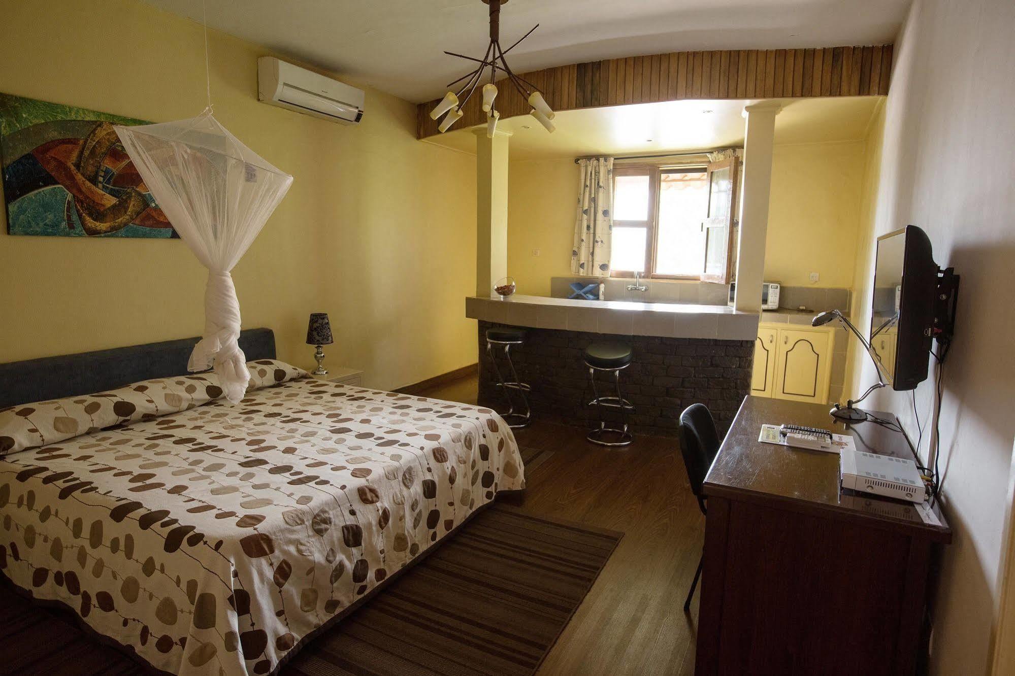 Hotel La Coccinelle Bamako Exterior photo